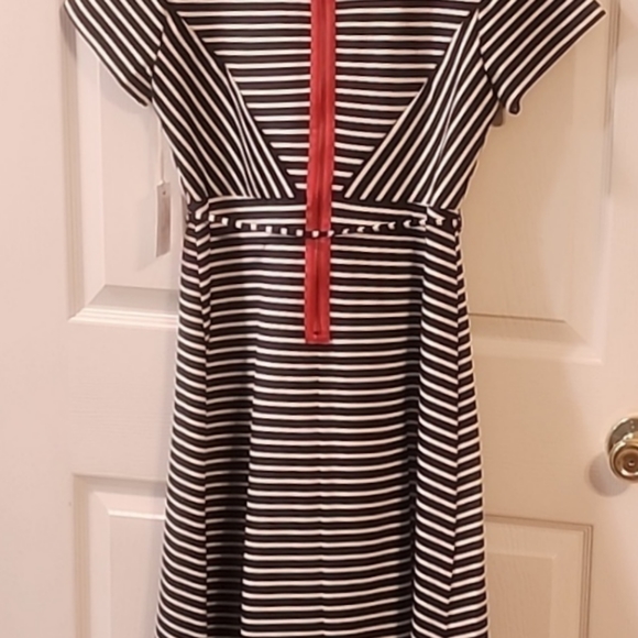 2/20.00 NWT Jessica Simpson Maternity Dress Size small. - Picture 2 of 10